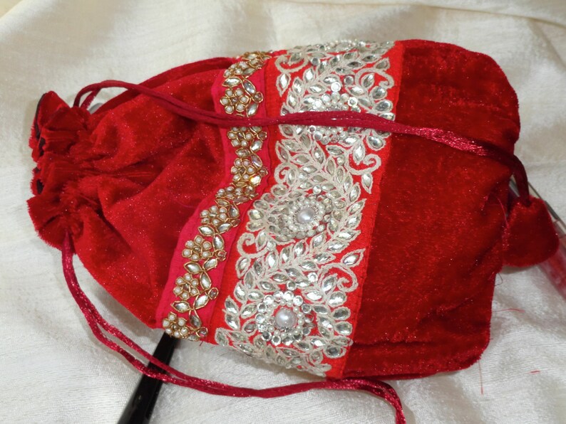 Indian Bollywood Evening Purse. Vintage Wristlet Purse. Bead & Velvet