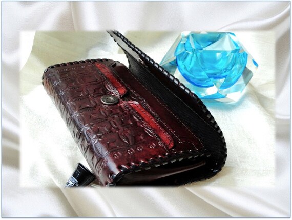 Genicci dark brown leather purse | Dark brown leather bag, Brown leather  purses, Brown leather