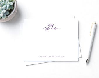 Tarjetas de notas con corona y nombre personalizado. Bloc de notas de papelería de princesa personalizado. Idea de regalo con el nombre de la reina.