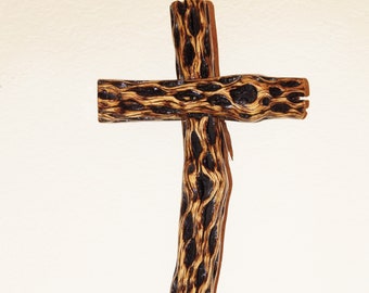 Cruz de madera de cactus de 8"