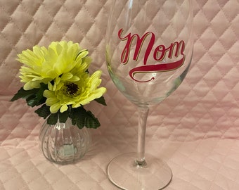 Mothers Day (Mom) wine glass