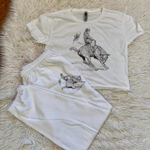 Bucking Horse Crop Top Spodnie dresowe Koszula zachodnia Vintage Sweats Rodeo Cowboy Tee Texas Rodeo Przytulne swetry Modna koszula w stylu country Prezent dla przyjaciela