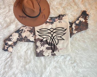 Sudadera con puntada de bota, suéter con gráfico occidental, cuello redondo de vaquera de moda, top de viaje para chicas Rodeo Nashville, suéter de piel de vaca blanqueada a mano.