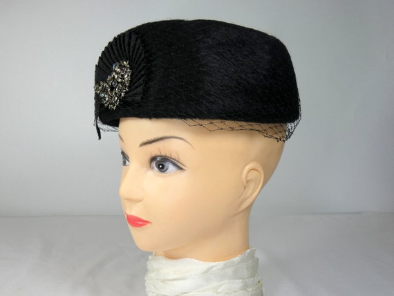 Vintage Ladies Hat 1950s Black Pillbox Hat of Bru… - image 3