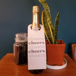 Cheers!, Félicitations Étiquette de bouteille de vin imprimable, Toast à un nouvel emploi, fiançailles ou événement de la vie