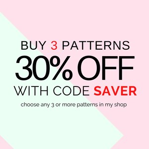 以下が含まれることがあります： ピンクとミントグリーンの背景にプロモーショングラフィック。テキストは「BUY 3 PATTERNS 30% OFF WITH CODE SAVER」と黒と赤で書かれています。グラフィックの下部には「choose any 3 or more patterns in my shop」と書かれています。