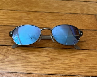 Blauwe alien jaren 90 y2k retro zonnebril futuristische papa sunnies