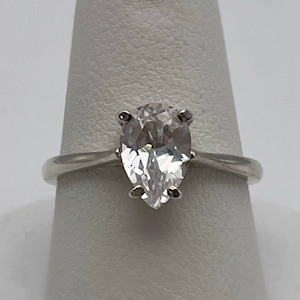 Beautiful 1.5ct Pear Cut White Sapphire Sterling Silver Size 7    Bridal Wedding Ring Engagement Promise Ring