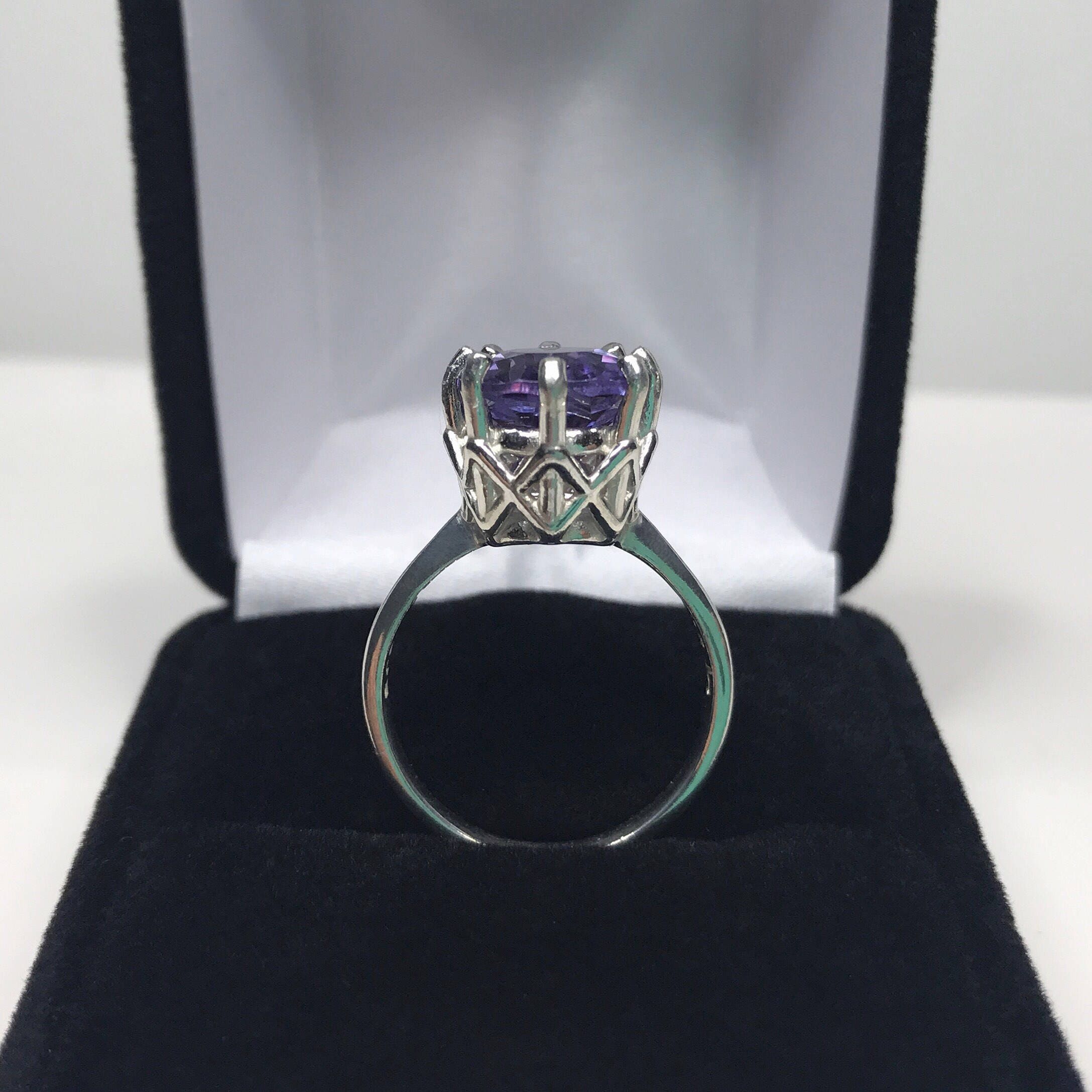 GORGEOUS 2.5 CT OVAL AMETHYST PURPLE 925 STERLING SILVER RING SIZE 5-10 GORGEOUS 2.5 CT OVAL AMETHYST PURPLE 925 STERLING SILVER RING SIZE 5-10