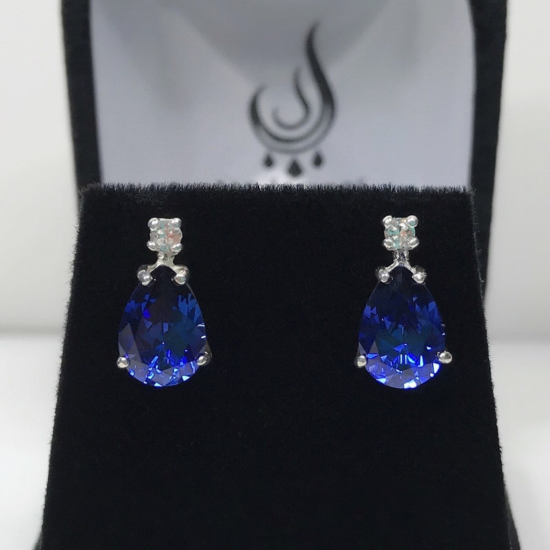 Small Sapphire Lace Earrings main image 0
