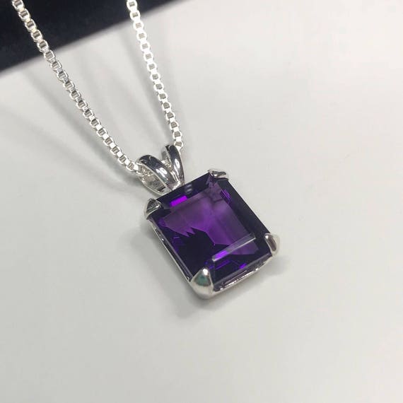 5.5カラットのエメラルドカットロイヤルパープルアメジストネックレス 