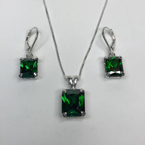 Gorgeous 13ctw Emerald Cut Emerald 