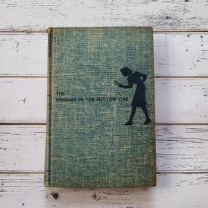 1935 Nancy Drew. The Message in The Hollow Oak. 12th in The Series. First Edition. 218 Pages. Excellent Vintage Condition.