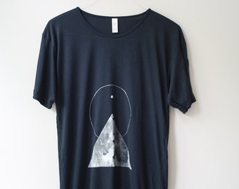 m / THE PYRAMID N.1  /  full moon triangle tee /  dark cloud . white