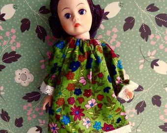 CALICO DOLL DRESS, in green print,  for all 8-9in/18-21cm dolls like Ginny, Kripplebush Kids, Licca Chan, Penny Brite, Pepper, Portrette,