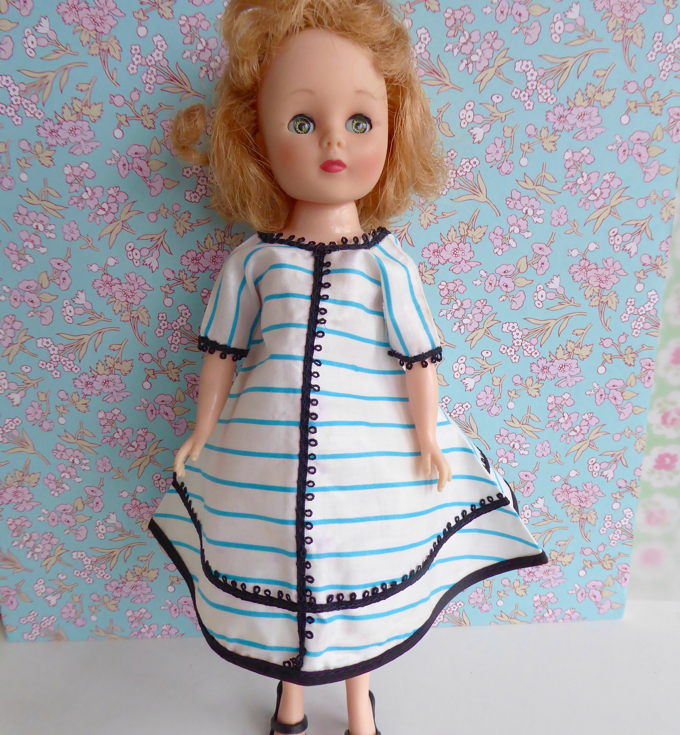 【55dice さま】antique doll ❀ 水色スカートの ミニョネット ミニョネット ビスクドール (水色)セーラー服 | Brocante de La