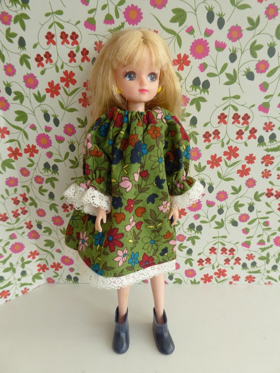green emerald velvet dress Tyrah Dress in Green Floral Calico Crepe 4