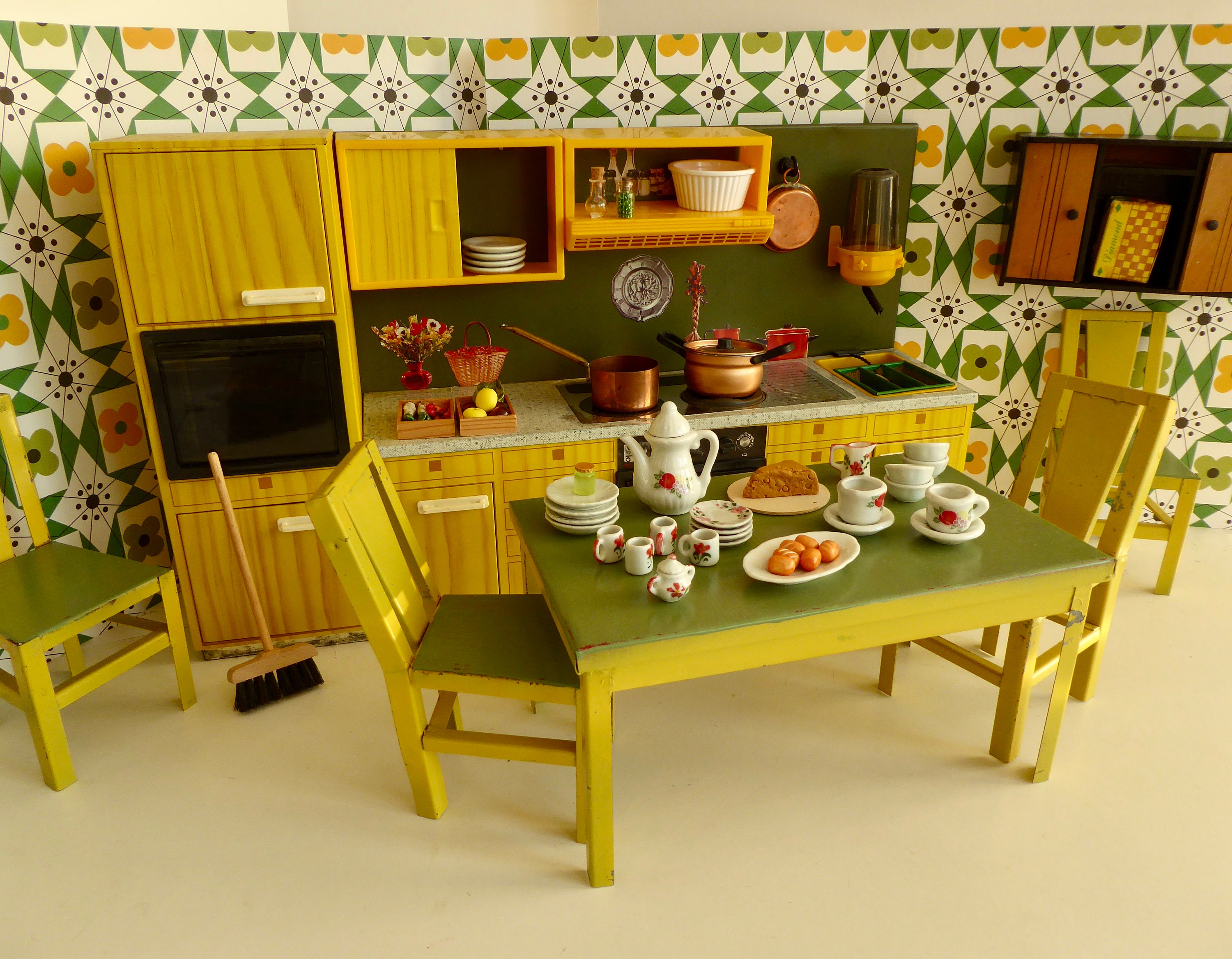 Vintage 1980s 11.5/30 Cm Fashion Doll Housewares/dining 