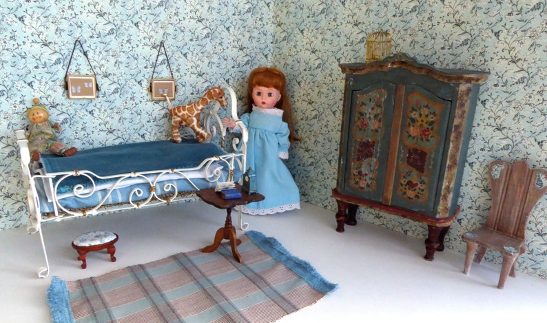 ANTIQUE DOLL BEDROOM for Amanda Jane, Betsy McCall, Ginny, Lottie, Mini American Girl, Mme Alexander, Muffie and all 6-8in/14-20cm dolls image 1