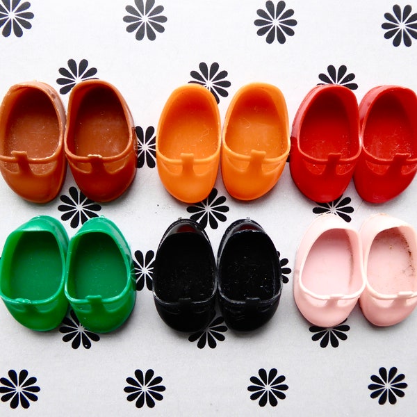 Authentic AMANDA JANE SHOES in 12 colours for the popular English toddler doll - these shoes usually fit vintage Madame Alexander dolls too!