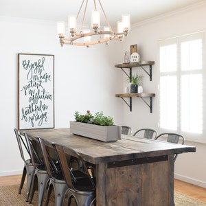 The BOSS Reclaimed/Aged Silver Pine Wood Dining Table, farmhouse table, aged wood table, reclaimed wood afbeelding 3