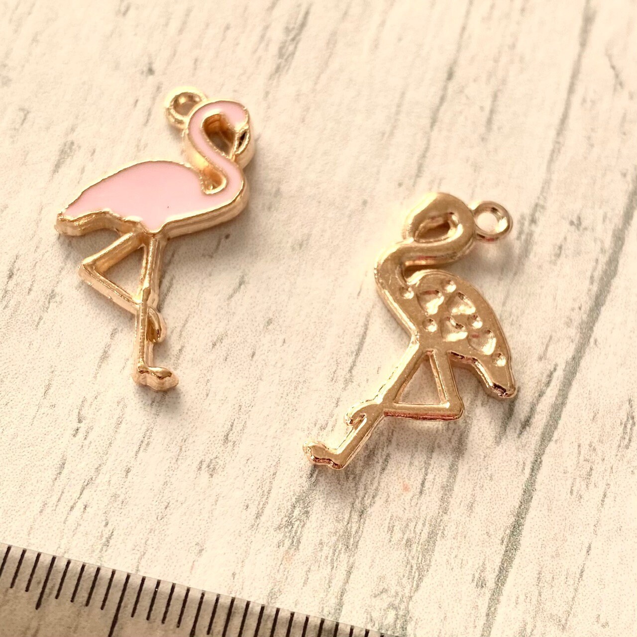 PANDORA Moments 789431C01 - Ciondolo a forma di fenicottero con vetro di Murano rosa, in lega di metallo placcato oro rosa 14 carati, 4,2 x 17,6 x 11,6 mm (T/H/B), misura unica