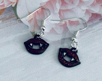 Orecchini punk da vampiro in argento con smalto rosso, labbra e denti ipoallergenici