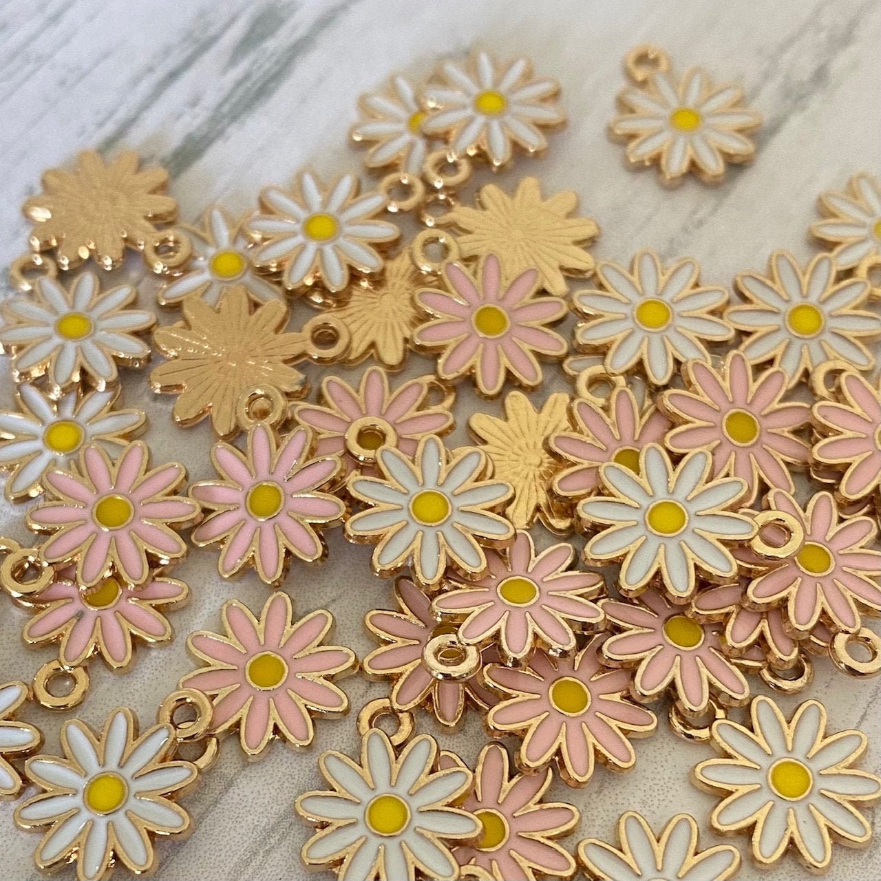 Vintage Style Flower Pendant, Daisy Charm, Spring Beads, Daisy Flower  Charms for Jewelry Making 