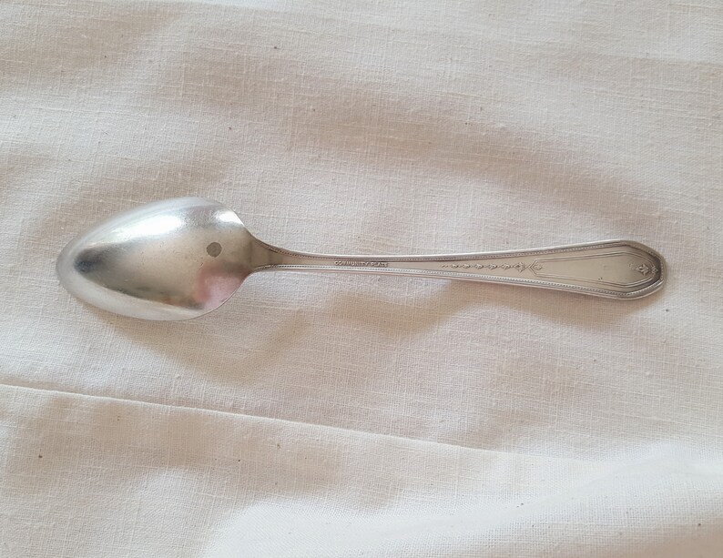 Hampton Court Pattern 1926 Silverplate Teaspoon 6