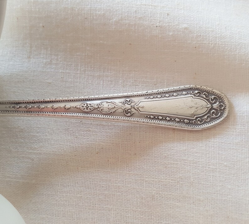 Hampton Court Pattern 1926 Silverplate Teaspoon 6