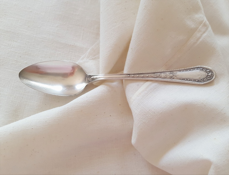 Hampton Court Pattern 1926 Silverplate Teaspoon 6