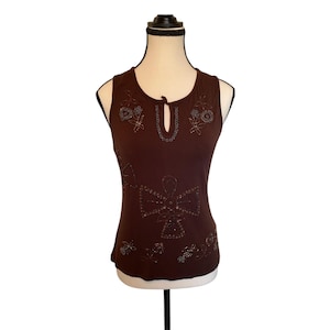Orig 189,00 Haut noisette / Hauts amusants / Hauts marron / Hauts séquences / Vêtements femme / Hauts amusants / Hauts de soirée / Vêtements séquentiels / Vêtements avec perles
