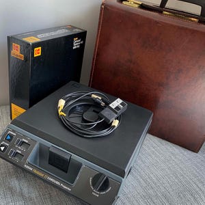 Vintage Kodak Medalist II Carousel 35mm Slide Projector | Fully Working | Remote Transvue 140 Tray Leather Case | Family Slides Analog Film