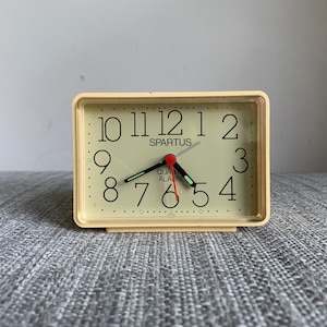 Vintage Spartus Quartz Travel Alarm Clock – Oversized Numbers – Glow in Dark Hands – Battery Operated