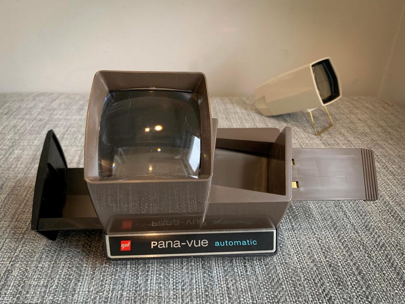 VINTAGE GAF PANA-VUE Automatic Lighted 2x2 Slide Viewer in Original Box
