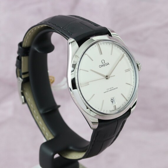 Omega De Ville Trésor 40mm View 3