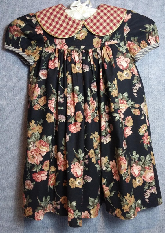 Old-fashioned little girls cotton dress (10)