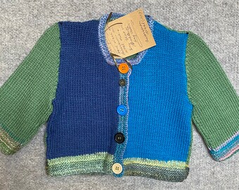 Child&#39;s hand-knitted cardigan. (65)