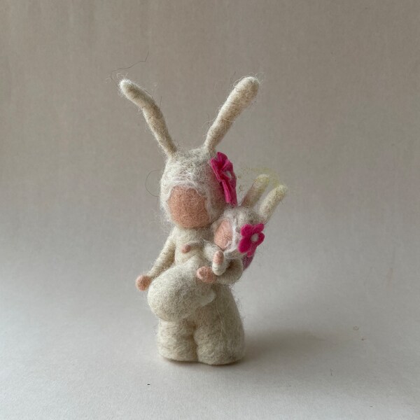 Bunny,Wet felted, Waldorf-art,Easter,Filzart,Season-table,Häschen gefilzt