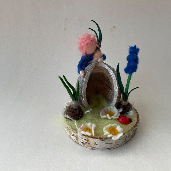 Spring Garden,felted,Flowerchild,budhanut,Eastern,Waldorfart,Nut,Naturetable,Jahreszeitentisch,gefilzt,Buddha nut