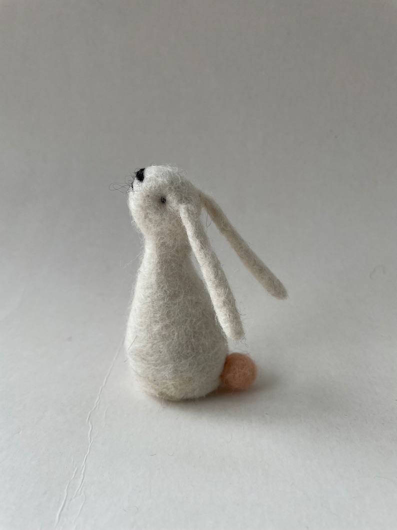 Lapin ,feutré humide, Waldorf-art,Pâques,Filzart,Häschen gefilzt Blanc