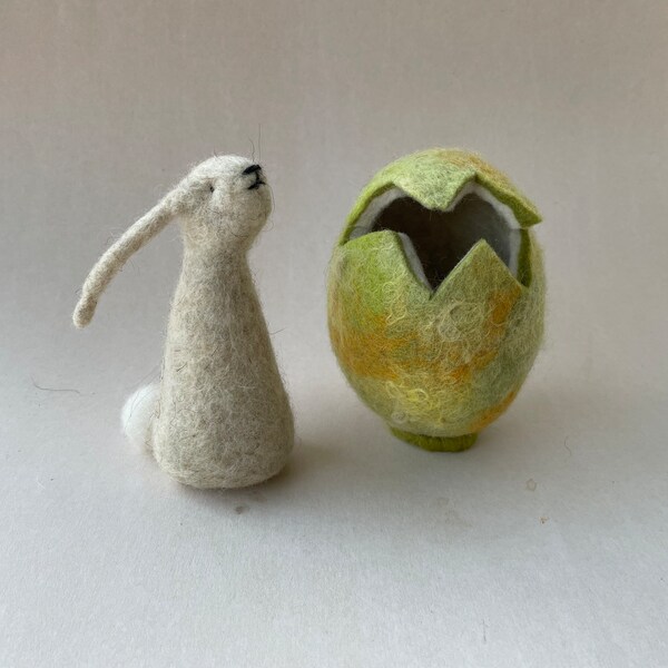 Bunny,Easter egg,Wet felted, Waldorf-art,Easter,Filzart,Season-table,Häschen gefilzt