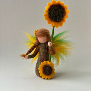 Sonnenblume-Fee.Blumenkind.Jahreszeitentisch.Gefilzt.Püppchen.Blumenkind.filzart Bild 5