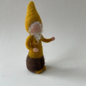 Gnome, Hand-felted, Wet felted, Waldorf-art.Seasonal,Filzart,Seasons Table,Zwerg Gefilzt,Jahreszeitentisch Yellow