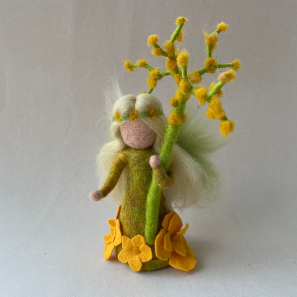 Spring-Summer Fairy.Waldorf. Hand-felted. Needle felted .Waldorf-art.Seasontable.Filzart,Seasons Table,Sommer Fee,Jahreszeitentisch.