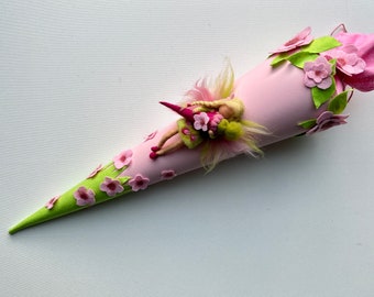 Schultüte mit Blumen und fee,Elfe,Schulelfe,Schulanfang,Einschulung,Filzart,Waldorf-art,Märchen schultüte,Zuckertüte