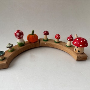 Jahrringstecker,Kürbis,Fliegenpilz,Geburtstagring,Jahreszeitentisch.Gefilzt,Püppchen,filzart,Grimms Stecker,Jahresringe ,Kindergeburtstag