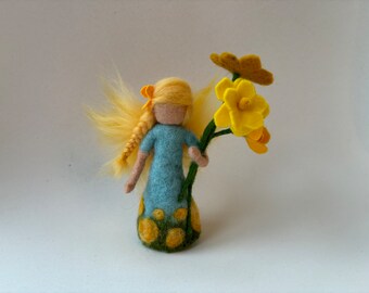 Spring-Summer Fairy.Waldorf. Hand-felted. Needle felted .Waldorf-art.Seasontable.Filzart,Seasons Table,Sommer Fee,Jahreszeitentisch.