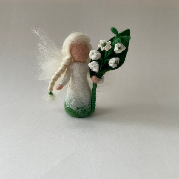 Lily of the valley fairy,felted,Wet felted,Waldorf,Flower child,Naturetable,Season table,Filzart,Jahreszeitentisch,Blumenkind,Gefilzt.