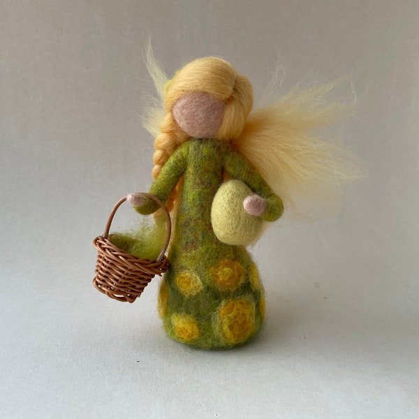 Easter-Fairy.Waldorf. Hand-felted. Needle felted .Waldorf-art.Seasontable.Filzart,Seasons Table,Sommer Fee,Jahreszeitentisch.